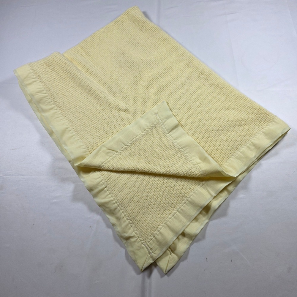Vtg Baby Morgan Yellow Thermal Waffle Knit Baby Blanket Satin Trim USA